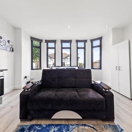 Comfy 1Bdr - 30Mins To Central Ldn - Parking The Hyde Kültér fotó