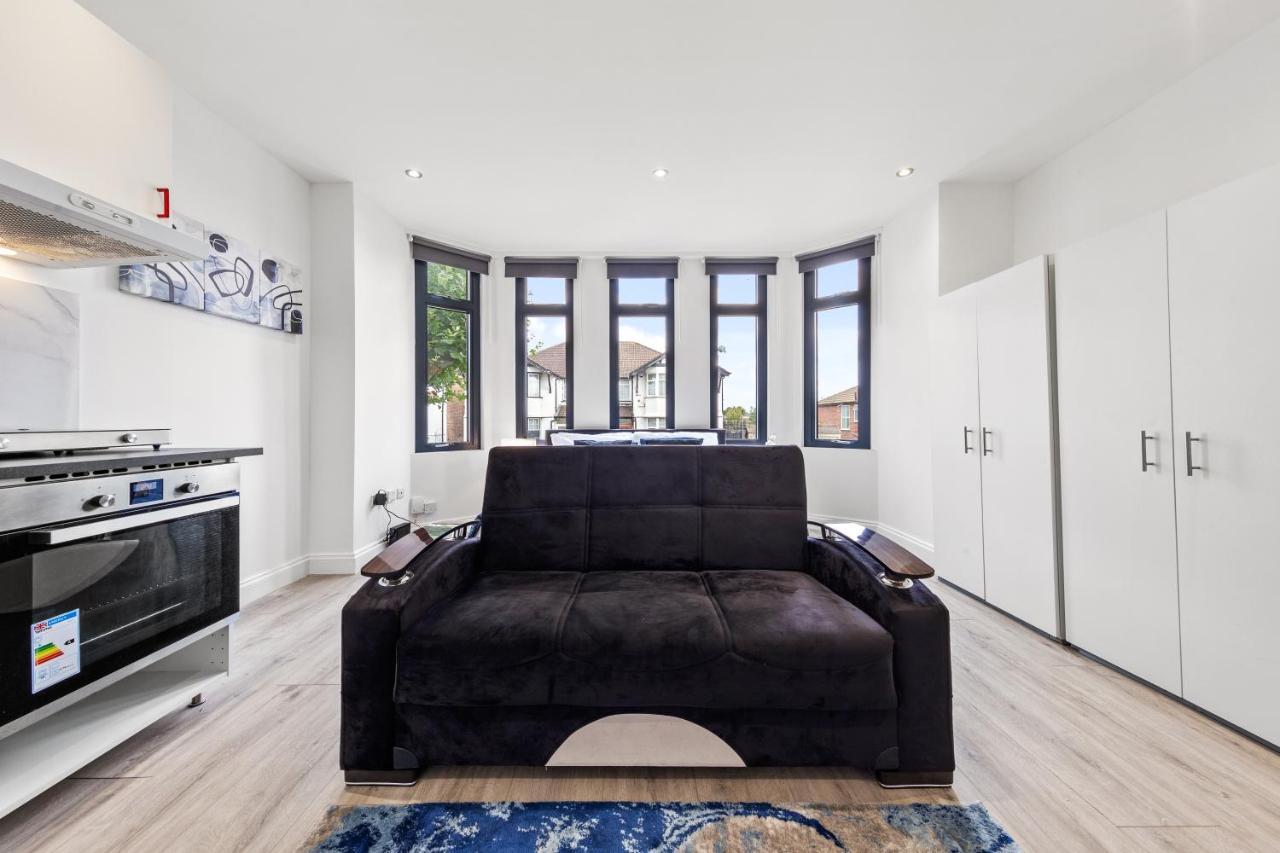 Comfy 1Bdr - 30Mins To Central Ldn - Parking The Hyde Kültér fotó